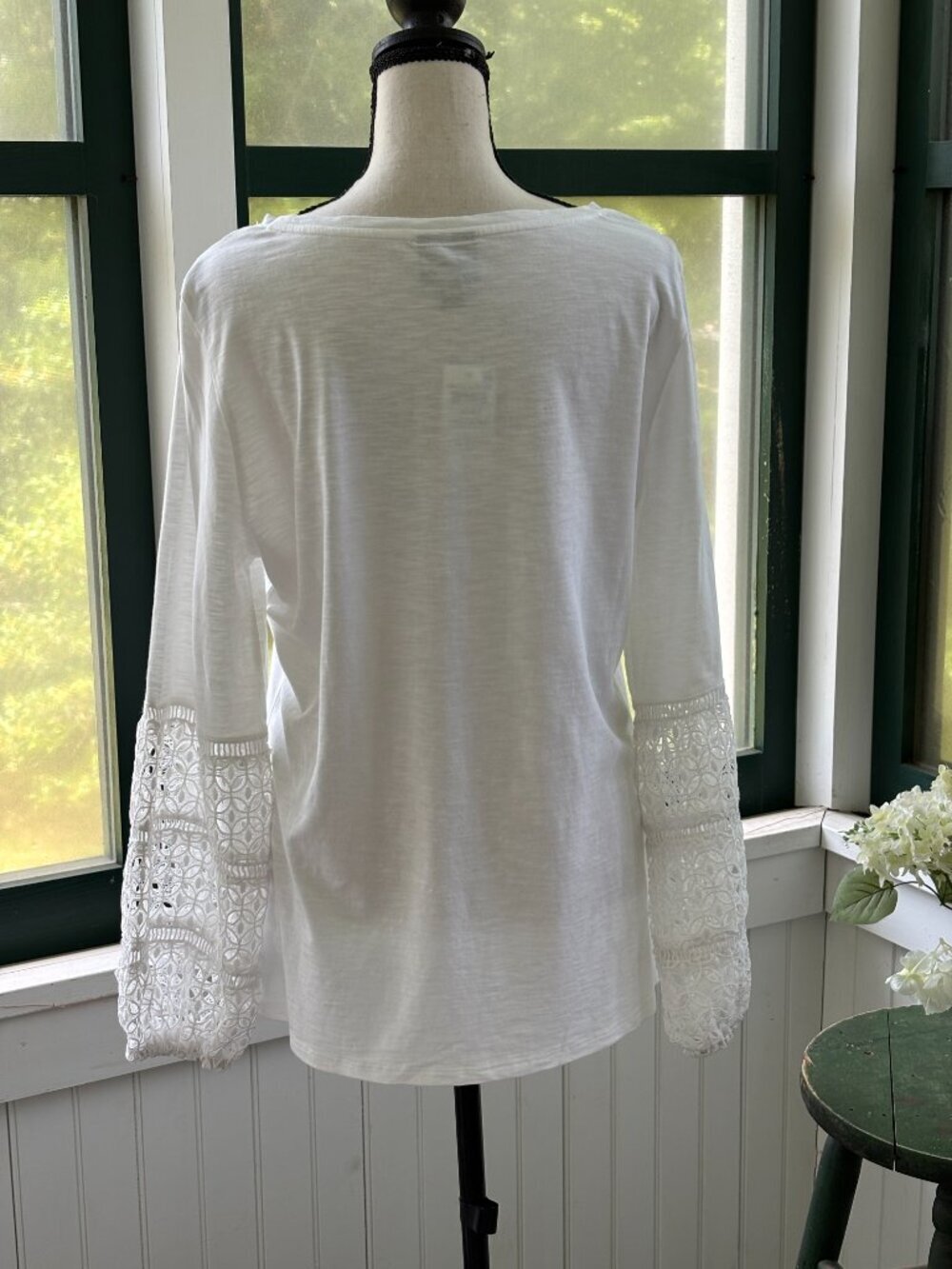 JM Collection White Crochet Lace Bell Sleeve Top | Size Medium | New with Tags - Picture 3 of 5
